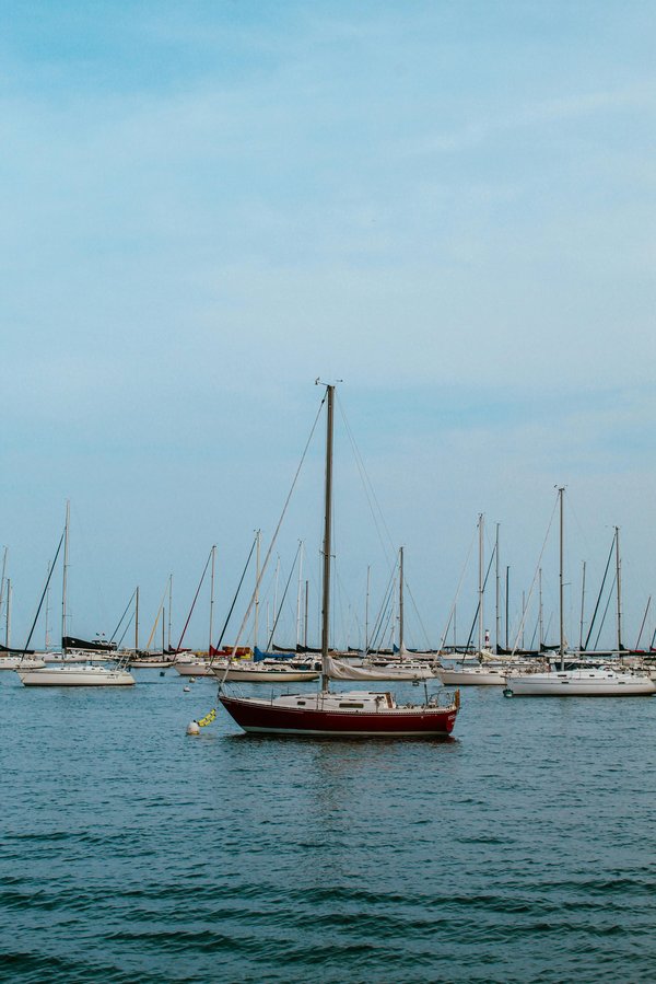 Les avantages surprenants d'un petit voilier pour naviguer